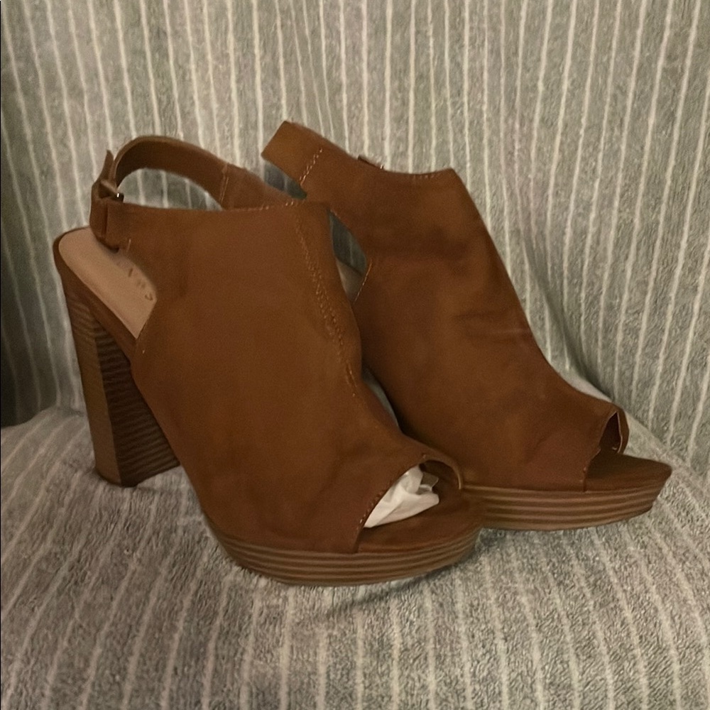 Sun + Stone Rebecca Cognac Suede Heeled Mules – Women’s 10